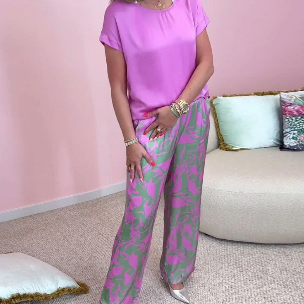 Quine | Set aus kurzärmeligem Oberteil und gemusterter Hose