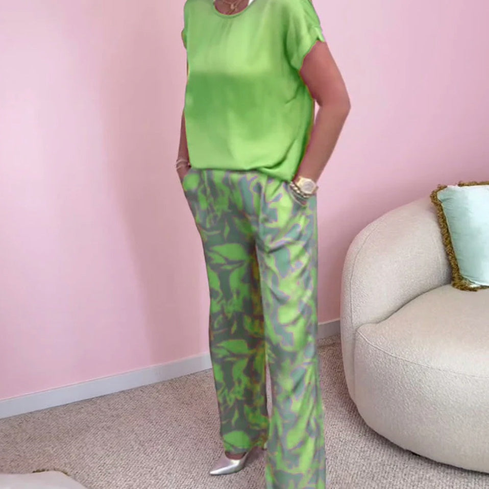 Quine | Set aus kurzärmeligem Oberteil und gemusterter Hose