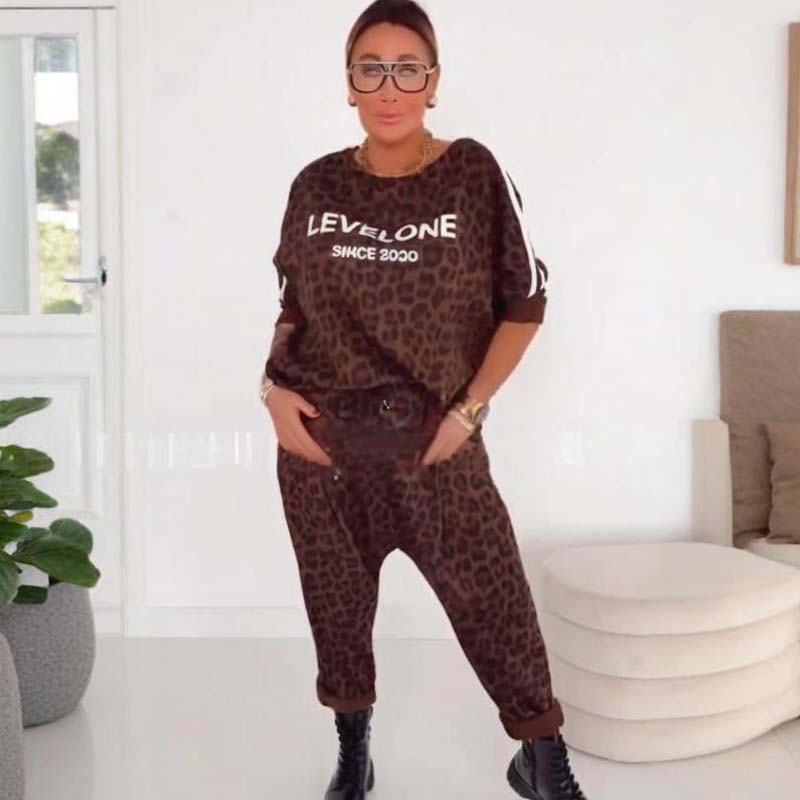 Reina | Damen-Zweiteiler, mit Leopardenmuster & modern